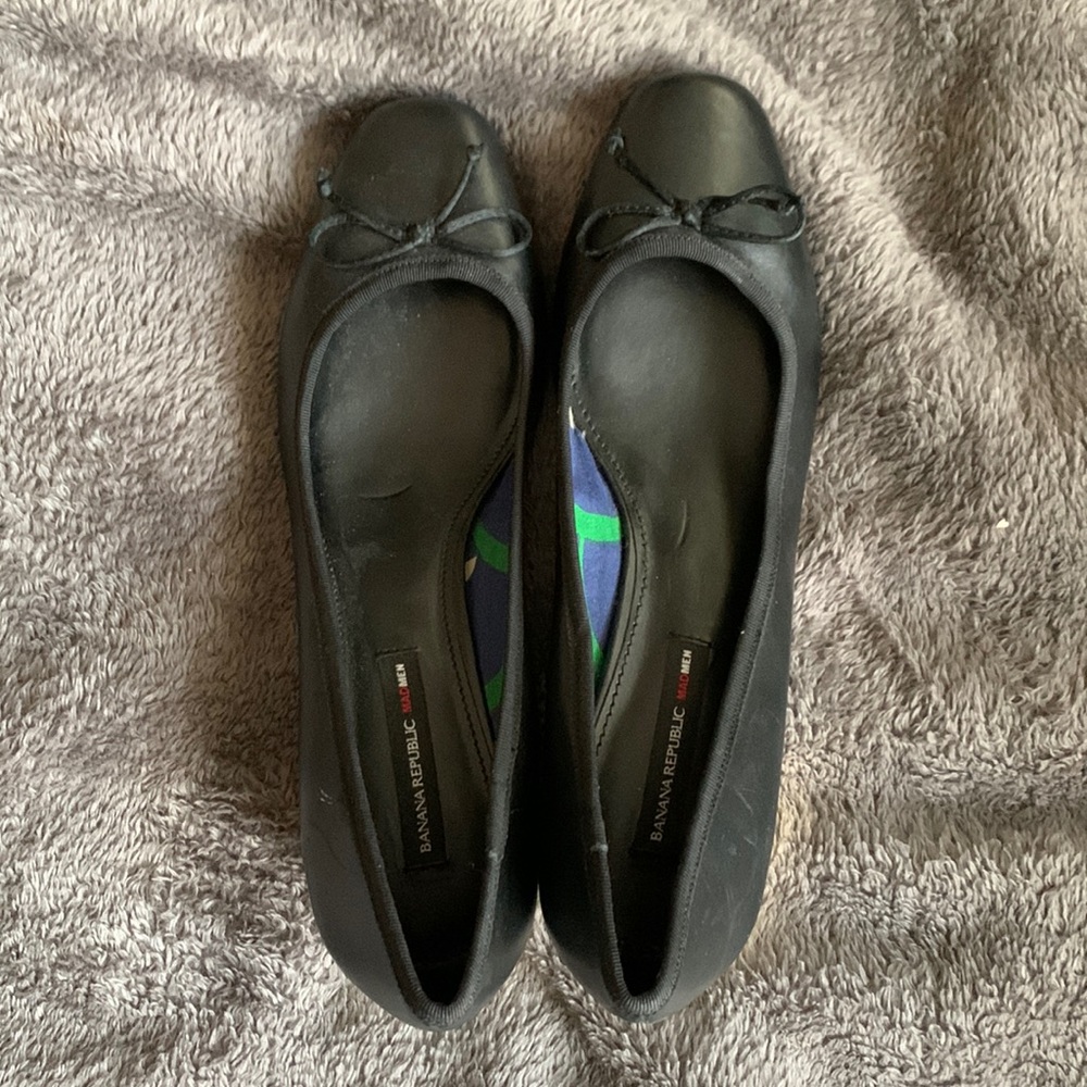 Brand new never worn Banana Republic black leather ballet shoes with gold heel